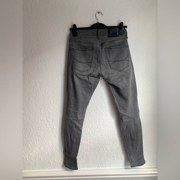 Hollister grey wash super skinny jeans. 28W 30L - Picture 5 of 6